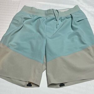 Men’s Lululemon lined swim shorts, M
